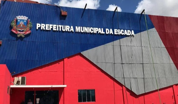 Prefeita de Escada envia pacote de maldades contra os servidores