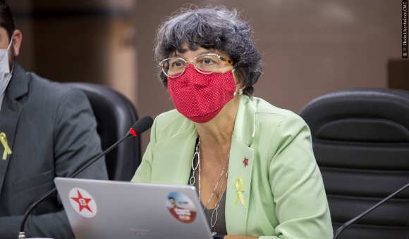 Professora Liliam encaminha moção contra redução de disciplinas de humanidades