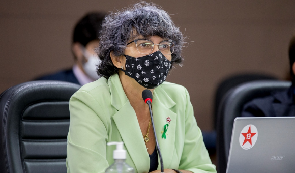 Professora Liliam indica que é necessária a criação de cargo de Merendeiro(a)