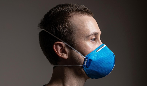 Vereadora pede que prefeitura distribua máscaras PFF2/N95 para servidores municipais