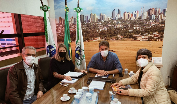 Comissão de Educação debate reivindicações e merenda com prefeito e secretária