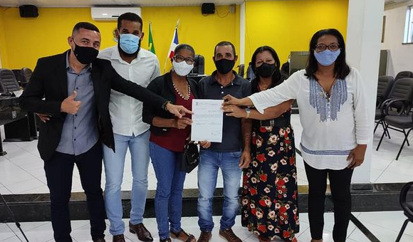 Câmara de Vereadores aprova moção de aplausos pelo 31º aniversário da AMOQ.