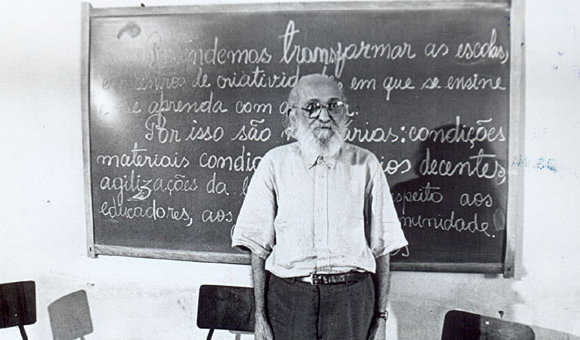 Quem tem medo de Paulo Freire?