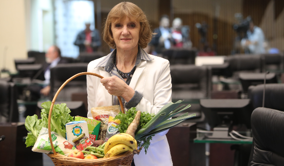 Projeto da deputada Luciana quer proibir a terceirização da merenda escolar no Paraná