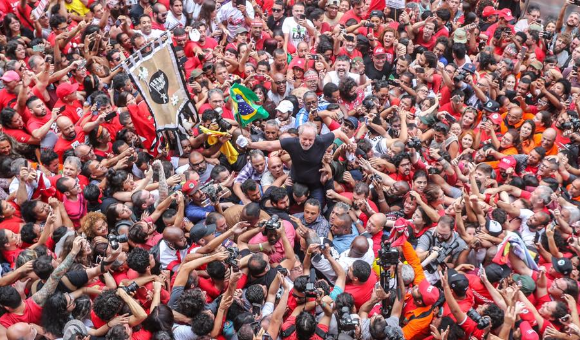 Feliz 2022: Muita saúde e energia para recuperar a Democracia plena no Brasil!