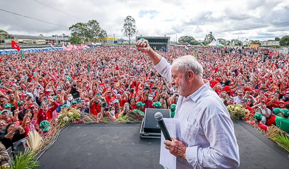 Acolhido em Garanhuns (PE), Lula conclama povo a reconstruir o Brasil