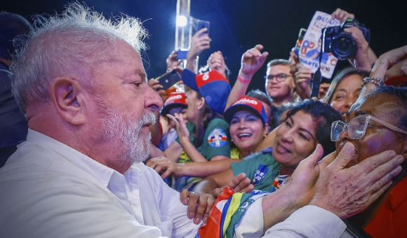 Lula tem 51% de intenção dos votos feminino e campanha segue no TO