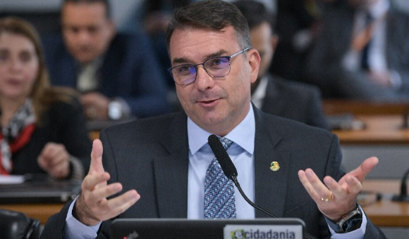 Privatização das Praias: Um Projeto Controverso e seus Impactos Negativos para os Brasileiros