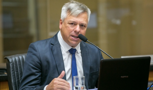 Fabiano destaca que governo Lula desmantelou organização criminosa que atuava no INSS
