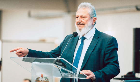Padre Pedro propõe parceria com Santa Cannabis para baratear medicamento no SUS