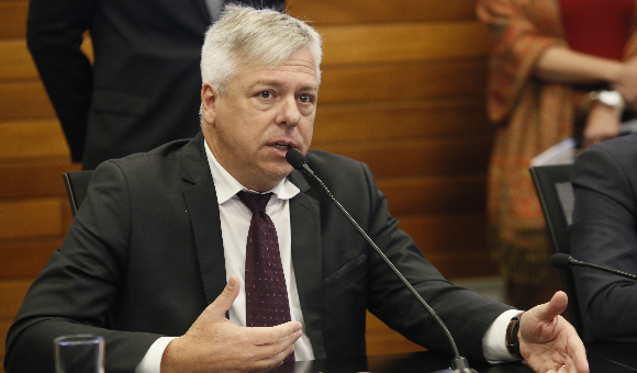 Fabiano rebate governador sobre anúncio de 1 milhão de cirurgias