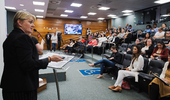 Luciane reinstala Frente Parlamentar em Defesa do SUAs