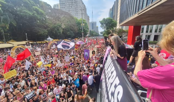 Mulheres petistas nas ruas contra o feminicídio