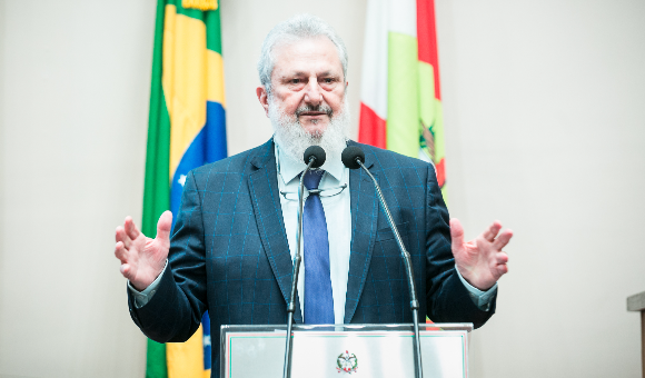 Padre Pedro aprova projetos das barraginhas e de combate à espécie exótica em SC