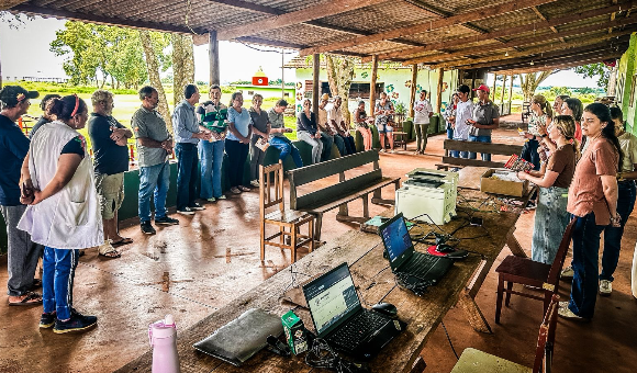 PT Arapongas acompanha visita ao Assentamento Dorcelina Folador
