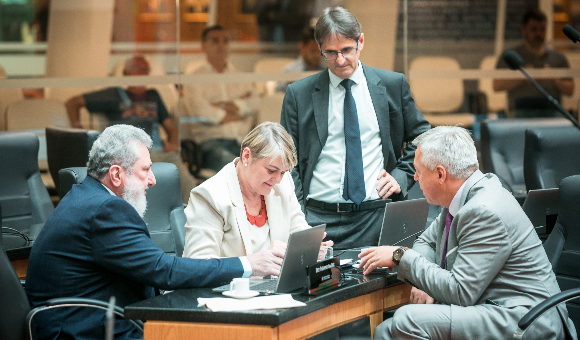 Bancada do PT protocola projeto para revogar lei que proíbe cotas raciais em universidades públicas de SC