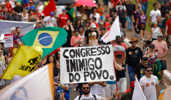 A ELITE MIRA SEUS MÍSSEIS CONTRA O FIM DA ESCALA 6X1
