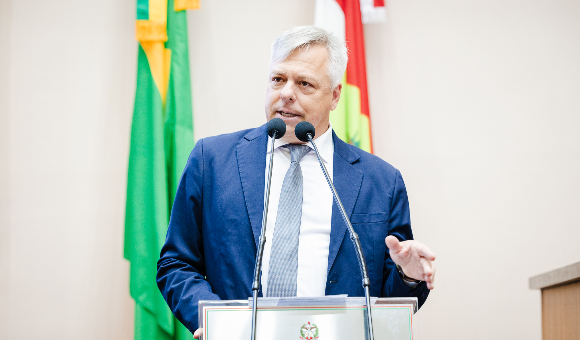 Fabiano critica queda na alfabetização infantil em SC enquanto Estado prioriza ensino superior