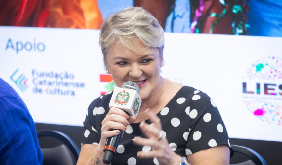 Luciane dá início à Caravana pela Cultura para debater políticas públicas e editais do setor