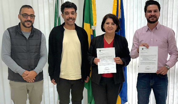 Lenir de Assis e o PT de Arapongas entregam R$ 641 mil em investimentos para a saúde do município