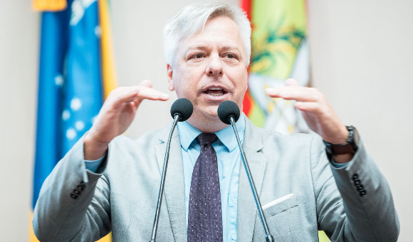 Sob alerta climático extremo, governo de SC reduz investimentos em Defesa Civil e corta verbas para barragens