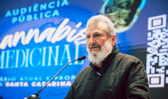 Padre Pedro revela que Estado atendeu apenas 15% dos pedidos de canabidiol gratuito